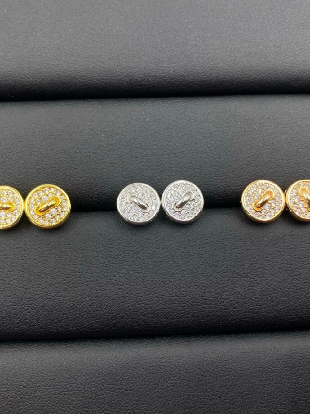 New Pomellato stud earrings